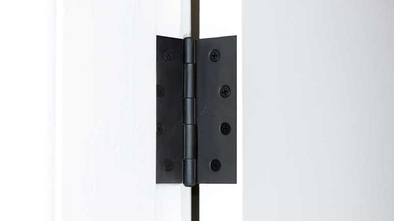 how to install hinges on a door