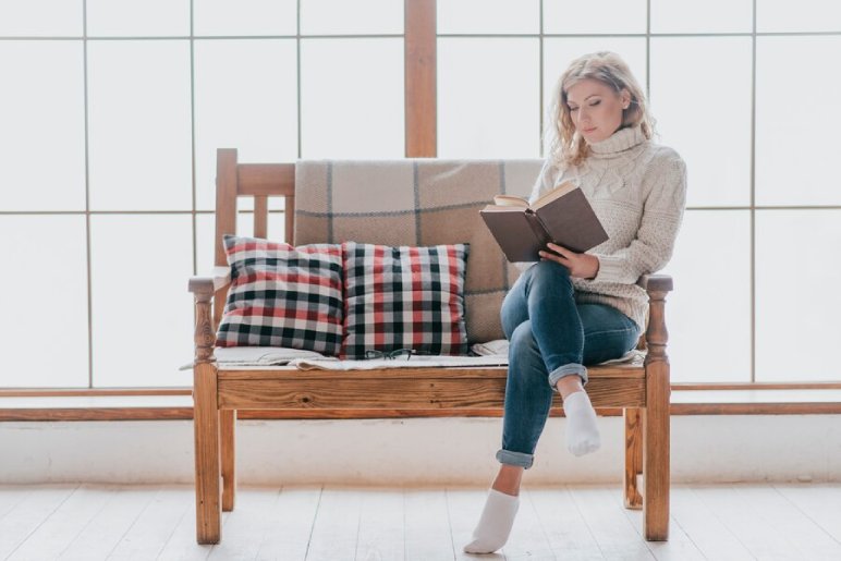 10 Cozy Reading Chairs To Curl Up